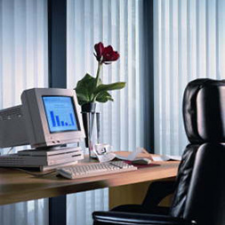 Computerarbeitsplatz mit Lamellen